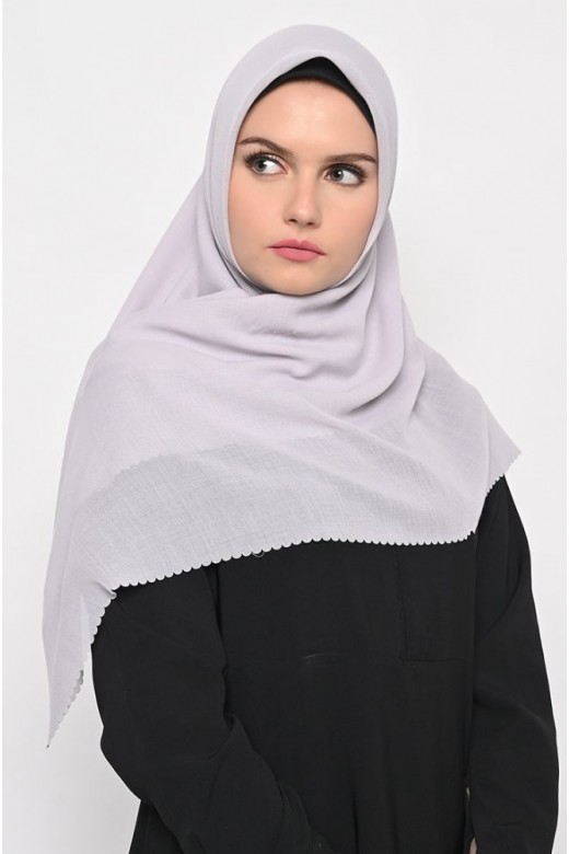 Hijab Segi 4 Voal Gucci Lasercut Grey